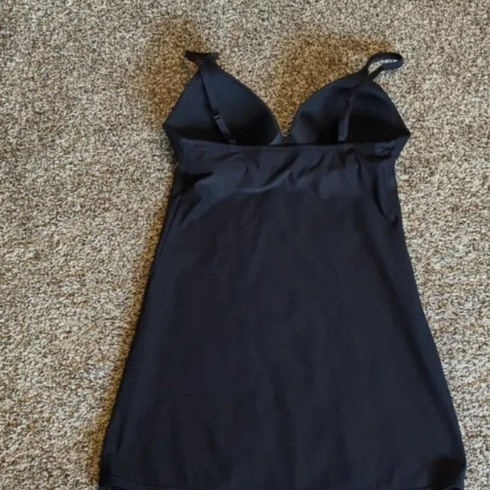 Body by Victoria tank with Built-in Bra - Picture 2 of 2